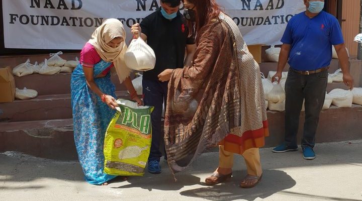 Naad Foundation in LockDown providing essential goods to people